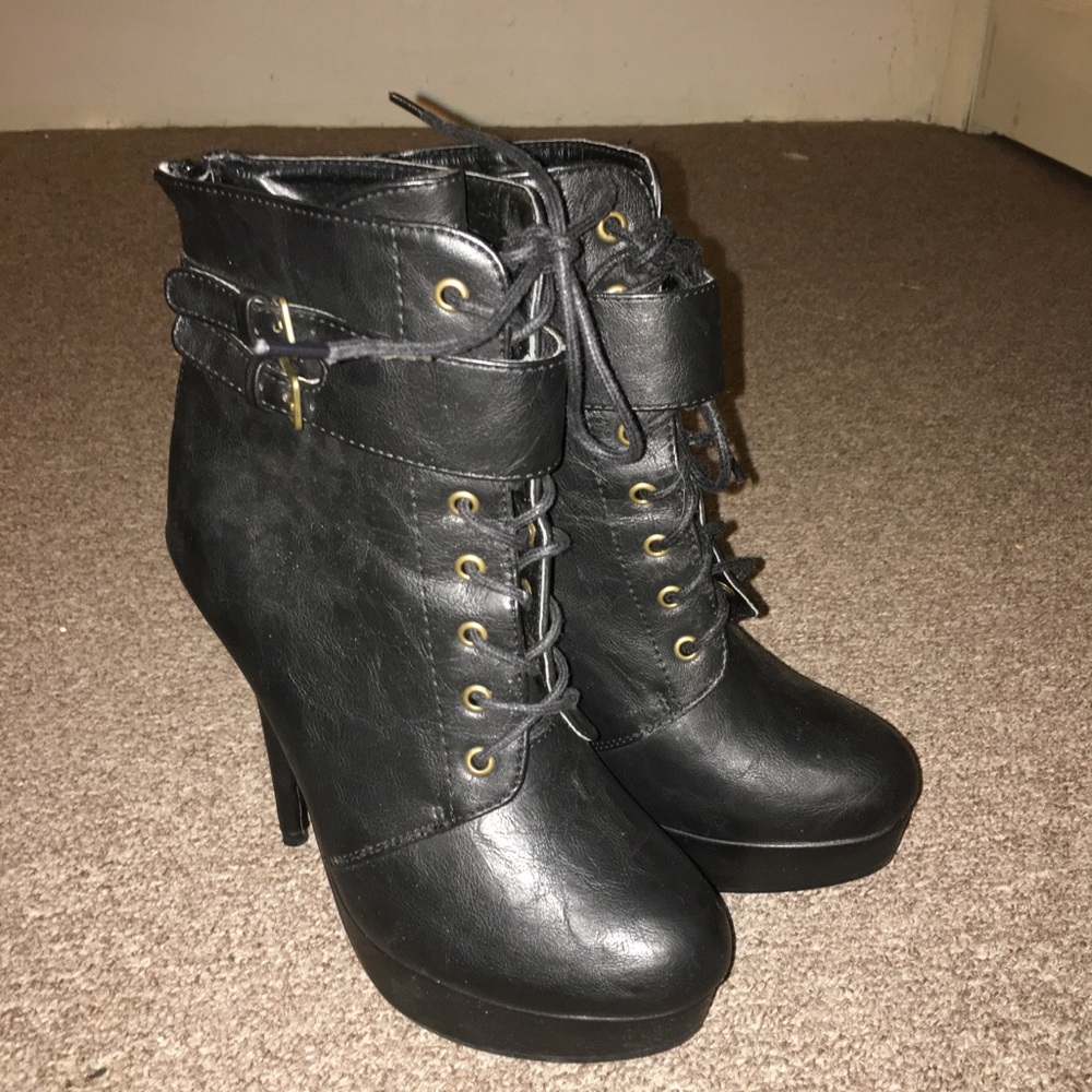 Black heeled boots